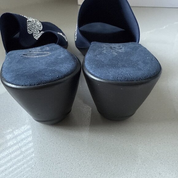 NEW IN BOX Onex Rory Sandals Size 8 Blue With Silver Rhinestones Slip On - Picture 8 of 10